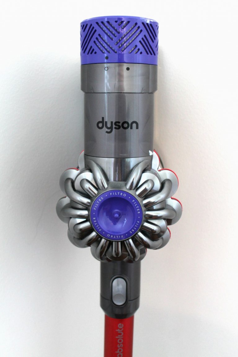 Dyson V6 Absolute and why it's the best allaround vacuum!