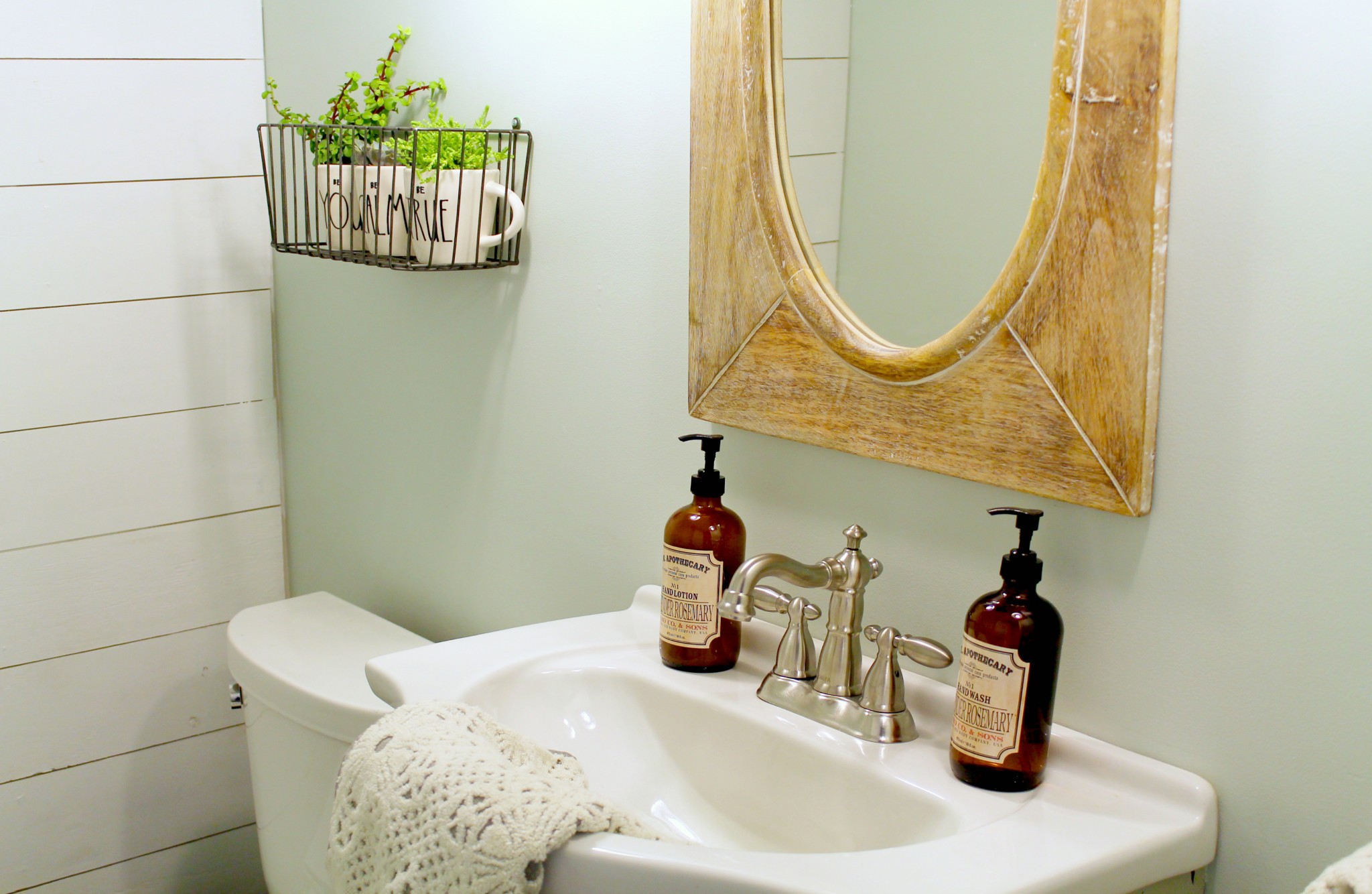 Industrial Farmhouse Bathroom Makeover