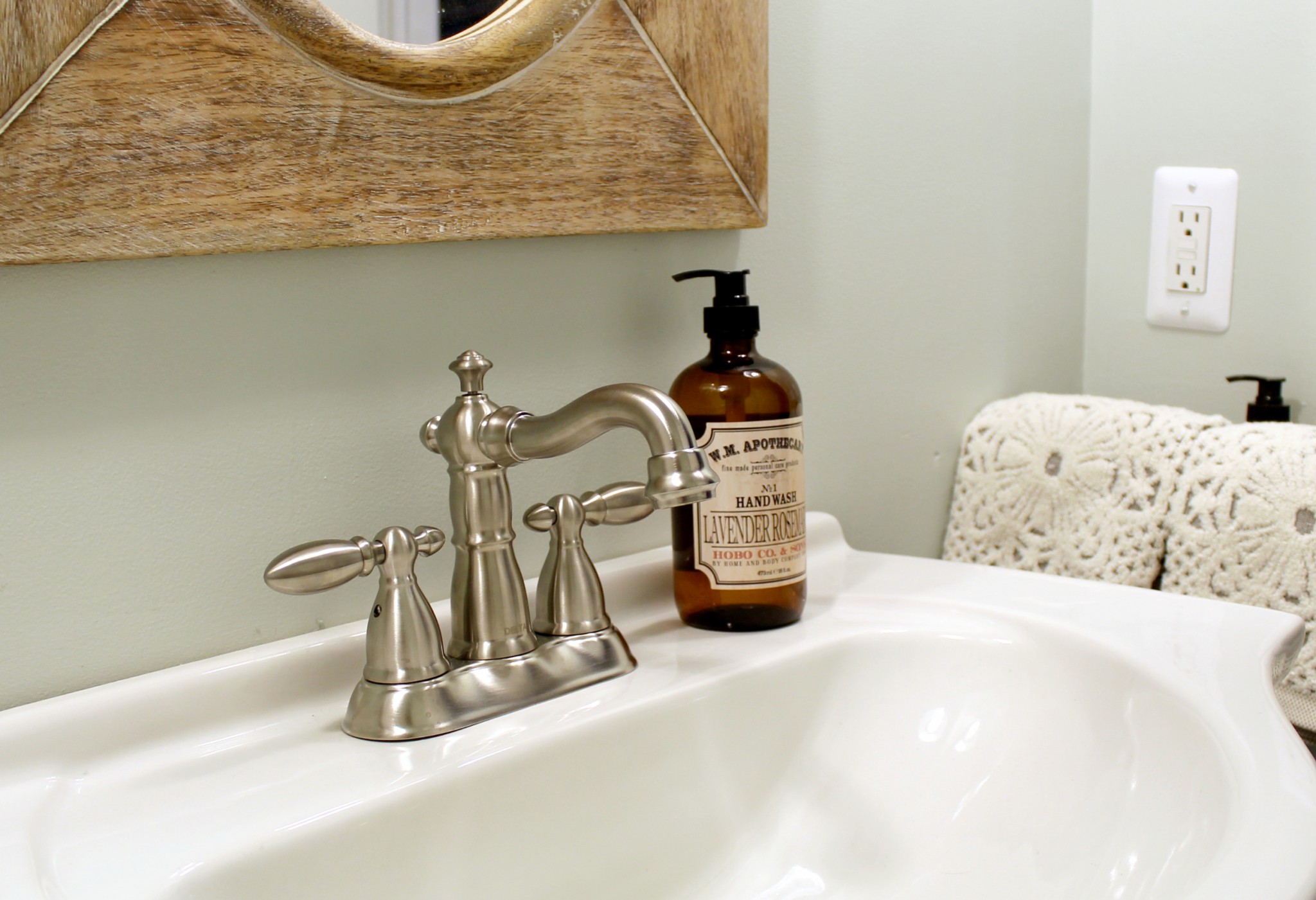 Industrial Farmhouse Bathroom Makeover