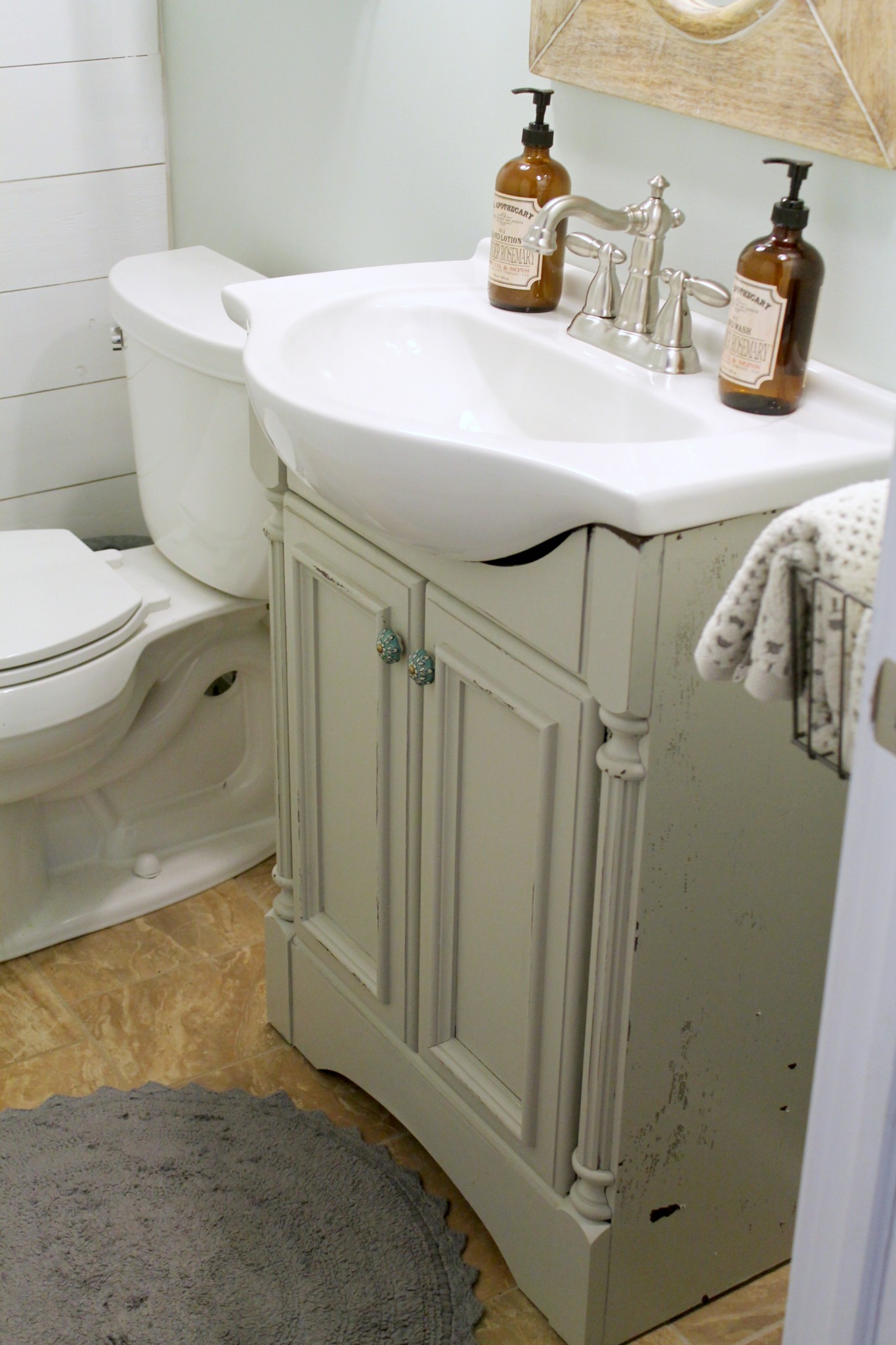 Industrial Farmhouse Bathroom Makeover