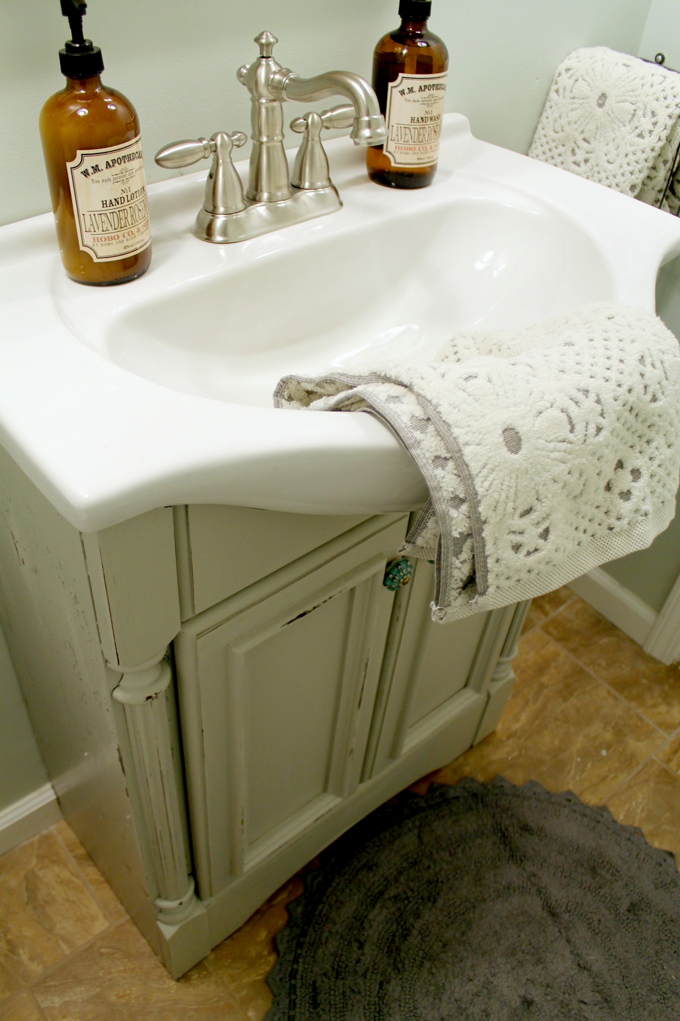 Industrial Farmhouse Bathroom Makeover