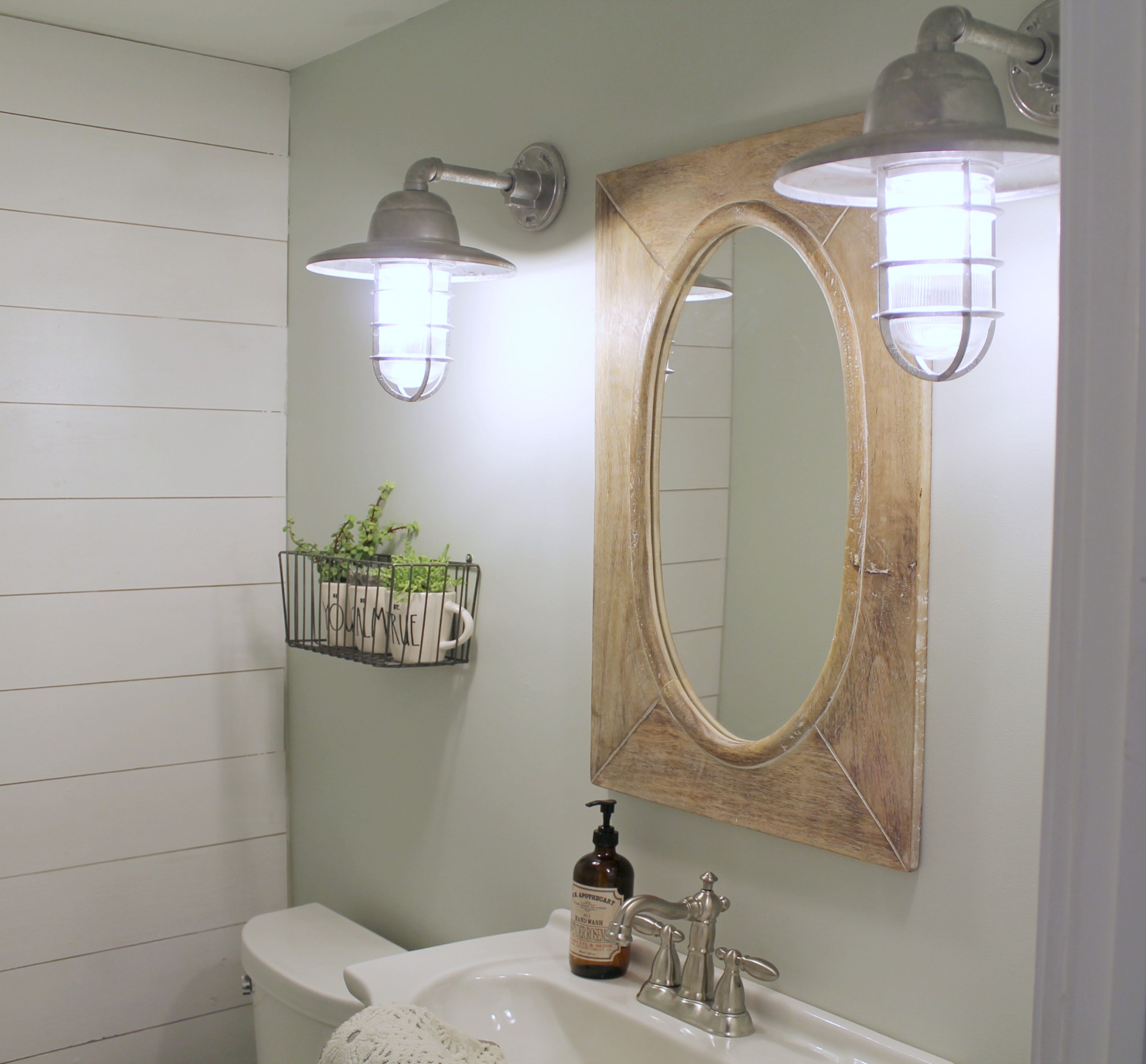 Industrial Farmhouse Bathroom Makeover