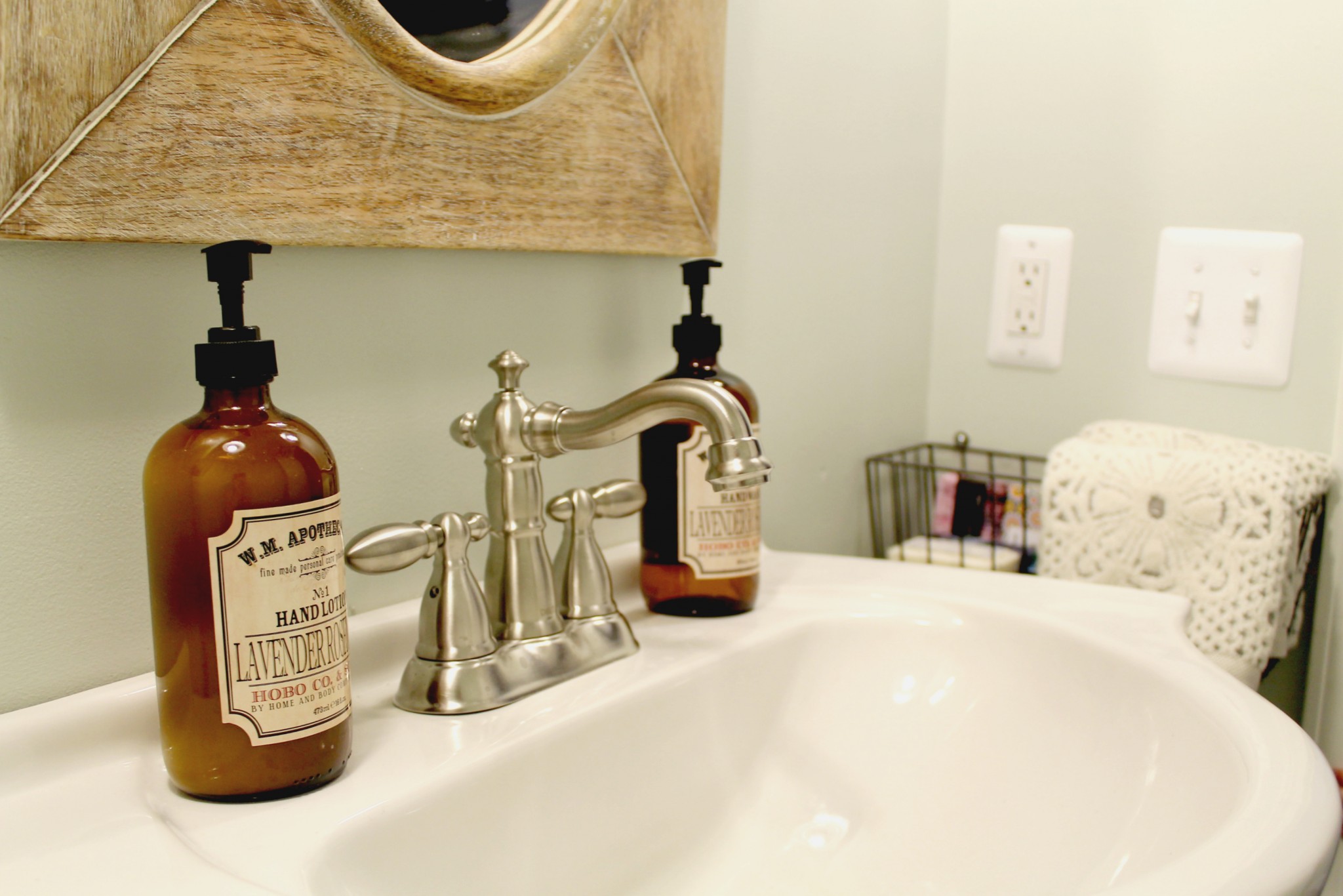 Industrial Farmhouse Bathroom Makeover