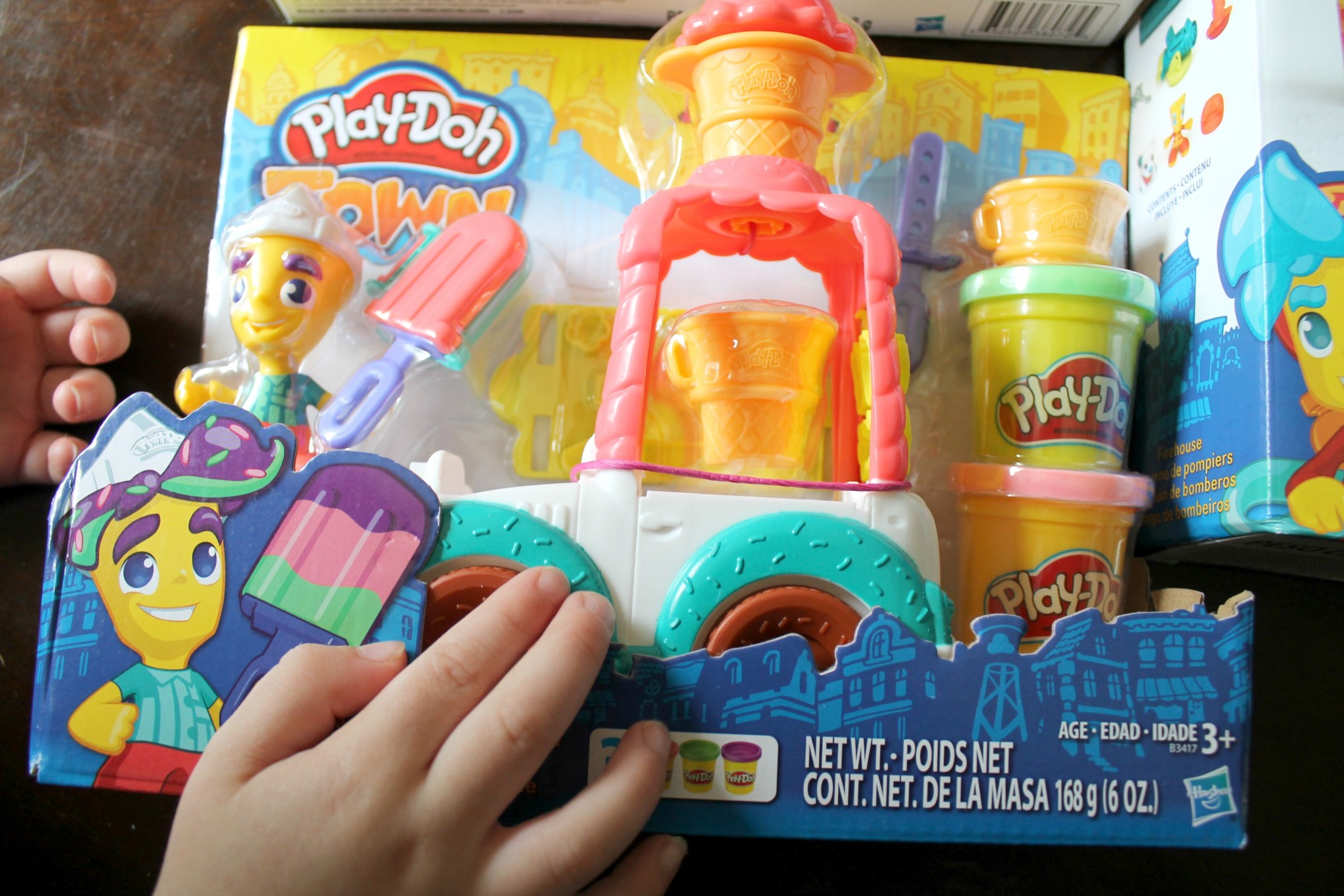 Fun with PLAY-DOH TOWN!