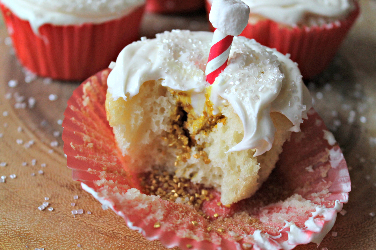 Easy Magic-Filled North Pole Cupcakes 