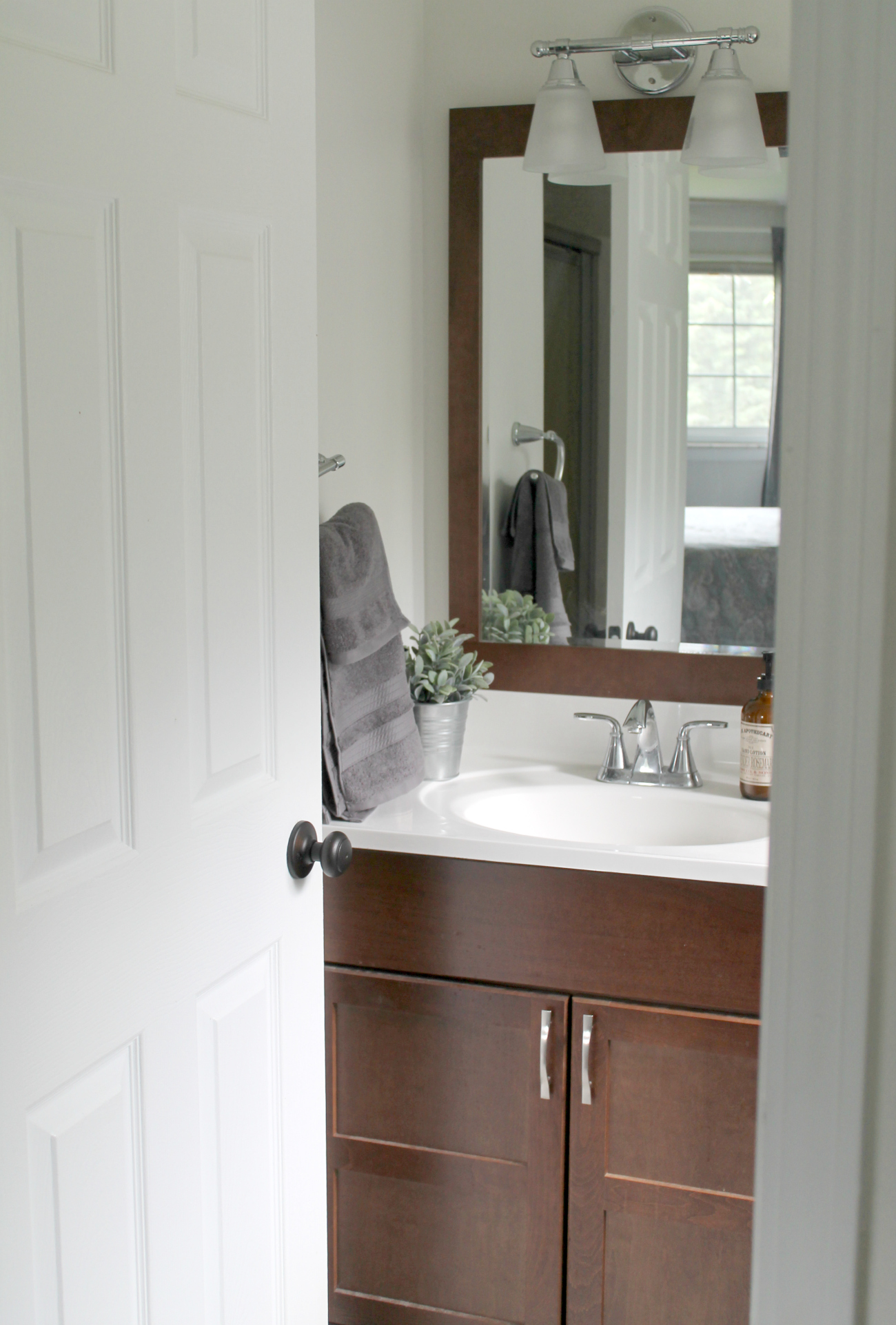 Budget-Friendly Small Bathroom Makeover