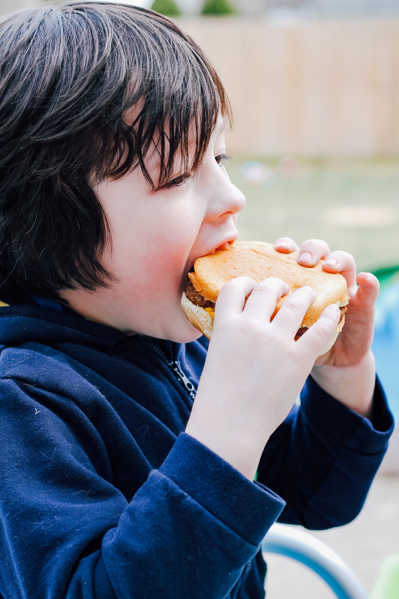 How to Have a Simple Family Cookout On a Budget