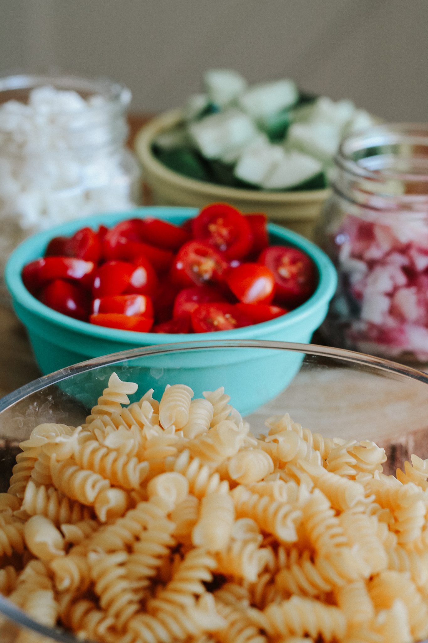 Easy Garlic Basil Pasta Salad