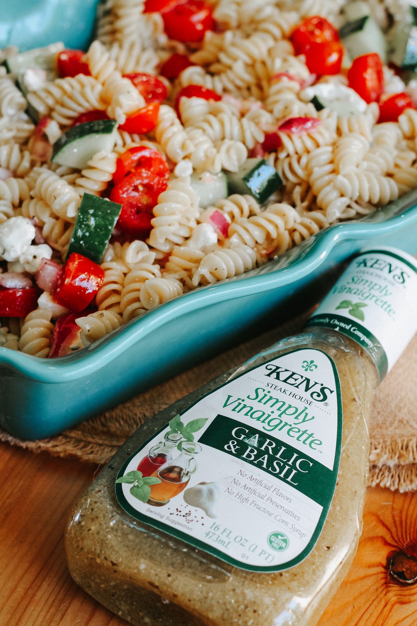 Easy Garlic Basil Pasta Salad