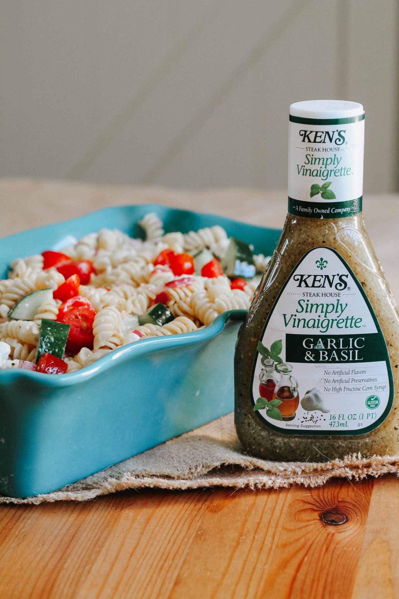 Easy Garlic Basil Pasta Salad